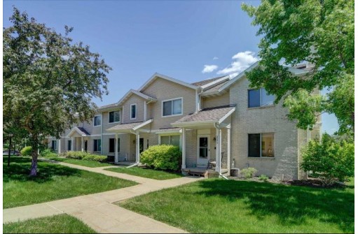 6949 Chester Dr F, Madison, WI 53719