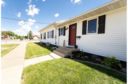 220 W Clifton St, Tomah, WI 54660