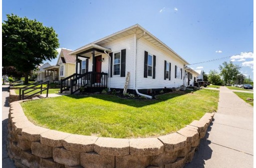 220 W Clifton St, Tomah, WI 54660