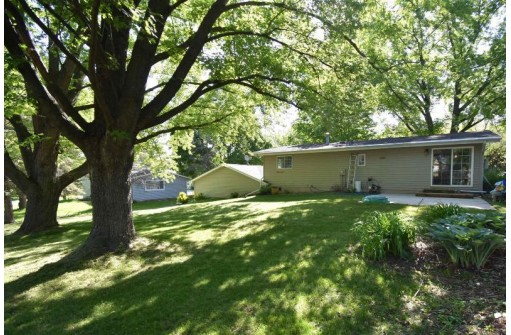 1008 Dean St, Edgerton, WI 53534