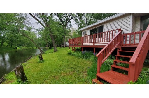 N4579 Oak Knoll Rd, Poynette, WI 53955