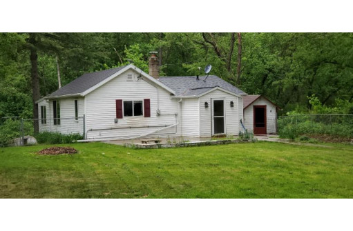 N4579 Oak Knoll Rd, Poynette, WI 53955