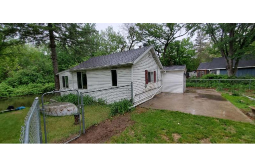 N4579 Oak Knoll Rd, Poynette, WI 53955