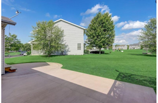 262 Brewster Dr, Lake Mills, WI 53551-1765