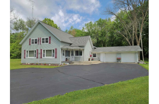 W5384 Hwy 33, Pardeeville, WI 53954