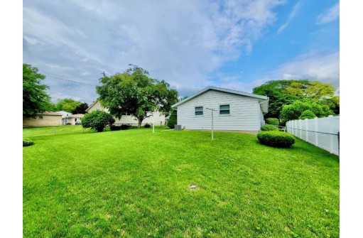 1716 Garfield Ave, Beloit, WI 53511