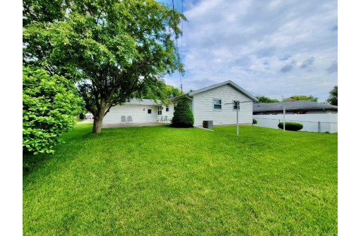 1716 Garfield Ave, Beloit, WI 53511