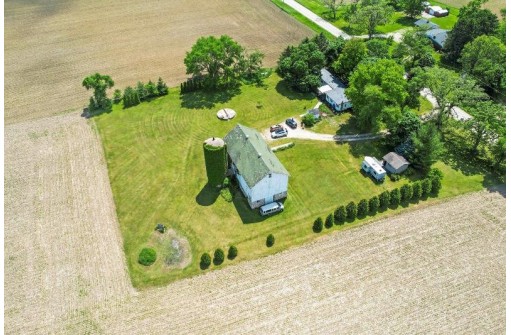 N6994 County Line Rd, Whitewater, WI 53190-4113