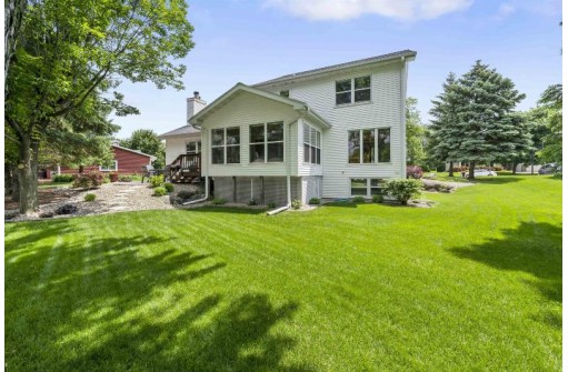 713 Chestnut Crest, Cottage Grove, WI 53527