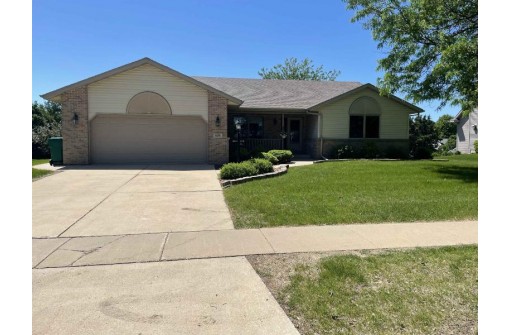 636 S 2nd St, Mount Horeb, WI 53572