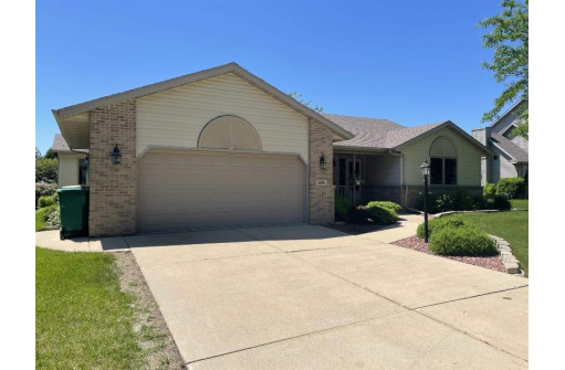 636 S 2nd St, Mount Horeb, WI 53572