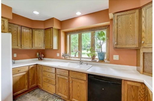 5408 Wild Cherry Ln, McFarland, WI 53558