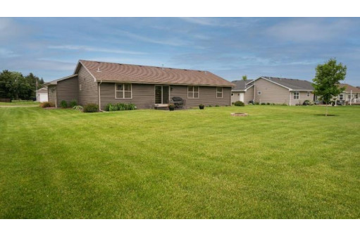 3924 Kestrel Point Dr, Janesville, WI 53548