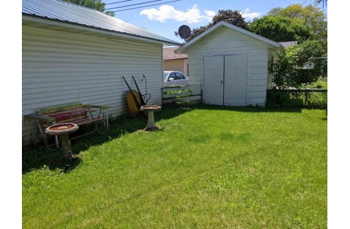 621 N Beaumont Rd, Prairie Du Chien, WI 53821