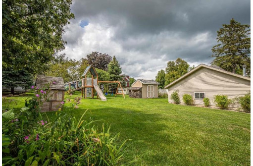 403 Oak St, Mount Horeb, WI 53572