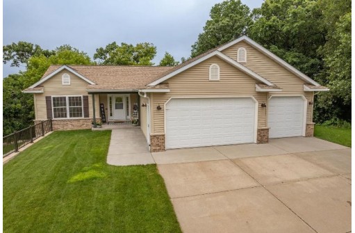 1731 Valley View Dr, Baraboo, WI 53913