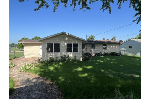 914 29th Ave, Monroe, WI 53566