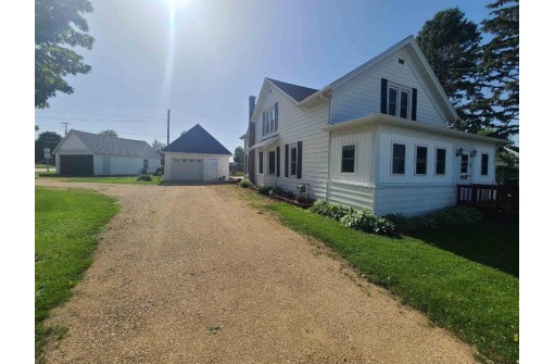 105 Hwy 80, Livingston, WI 53554