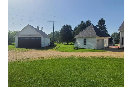 105 Hwy 80, Livingston, WI 53554