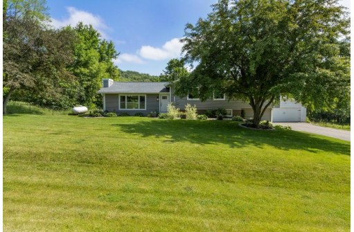 W10225 Wells Rd, Lodi, WI 53555