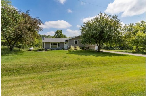 W10225 Wells Rd, Lodi, WI 53555