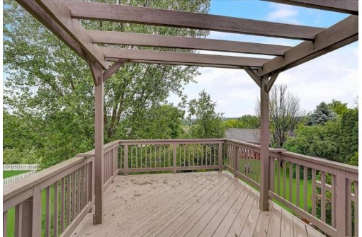 8607 Stonebrook Cir, Middleton, WI 53562