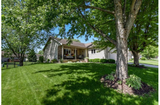 483 Cledell St, Oregon, WI 53575