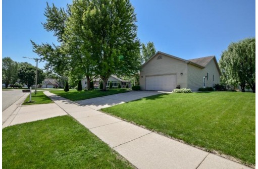 483 Cledell St, Oregon, WI 53575