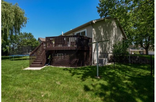 483 Cledell St, Oregon, WI 53575