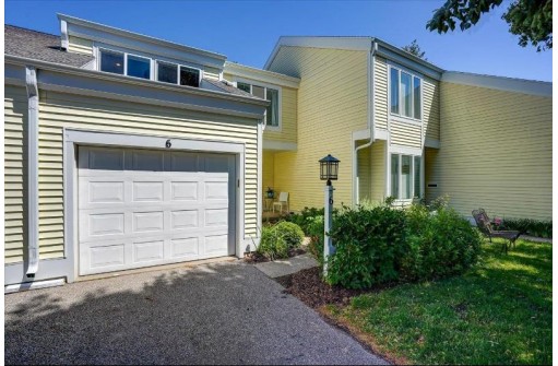 6 Red Cedar Tr, Madison, WI 53717