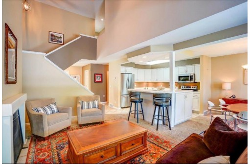 6 Red Cedar Tr, Madison, WI 53717