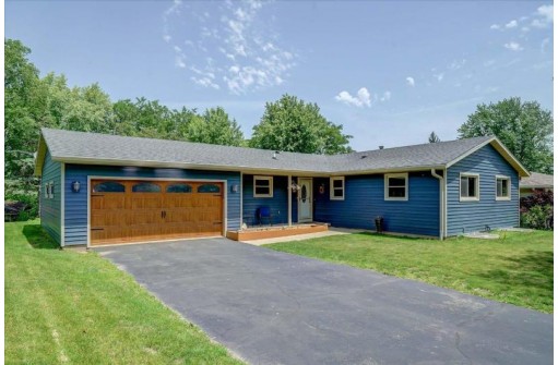 111 Winston Way, Waunakee, WI 53597