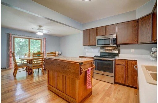 111 Winston Way, Waunakee, WI 53597