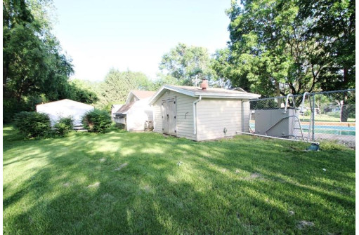 S9061 Meadowdale Rd, Prairie Du Sac, WI 53578