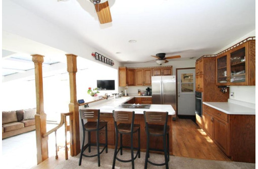 S9061 Meadowdale Rd, Prairie Du Sac, WI 53578