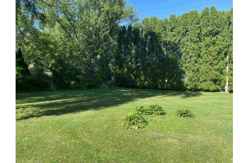 25 W Cottonwood Ln, Milton, WI 53563