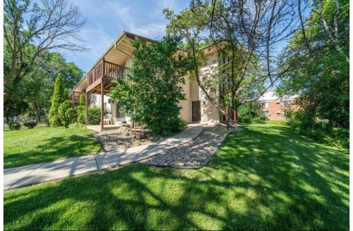 50 Whitcomb Cir 12, Madison, WI 53711