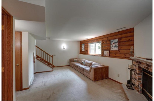 829 W Mohawk Tr, DeForest, WI 53532