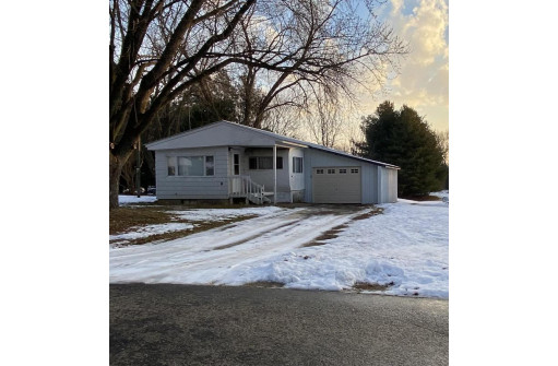 N2728 Retzlaff Rd, Fort Atkinson, WI 53538