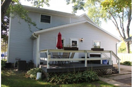 406 E Chestnut St, Pardeeville, WI 53954