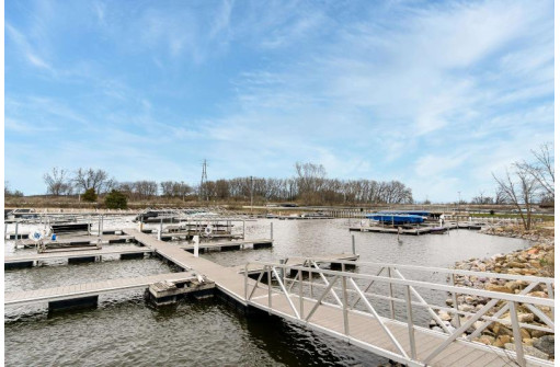 5387 Mariners Cove 302, Madison, WI 53704