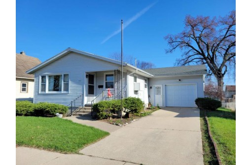 323 W Burns St, Portage, WI 53901