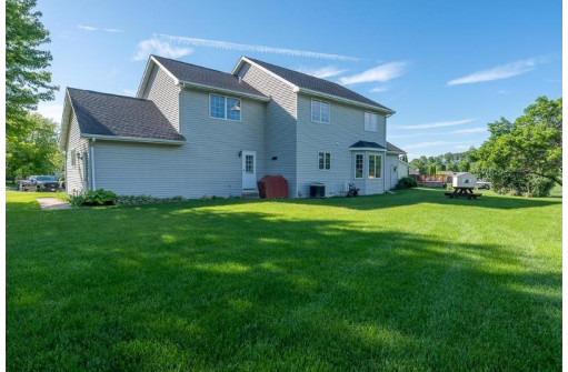 121 Coralberry Ct, Edgerton, WI 53534