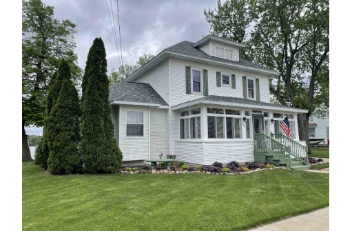 242 Lake Ave, Montello, WI 53949