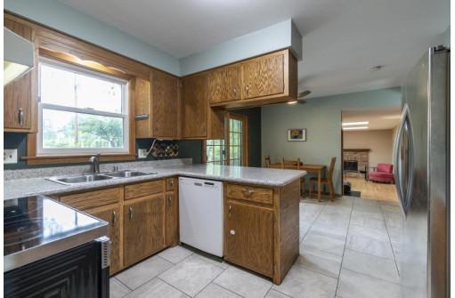 405 Midland Ln, Monona, WI 53716