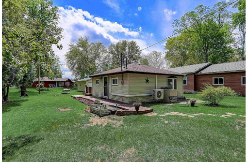 W10891 Tipperary Rd, Poynette, WI 53955