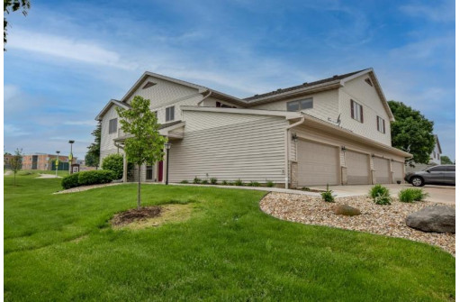 648 Military Ridge Dr, Verona, WI 53593