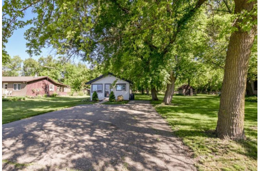 W9568 Lake Dr, Edgerton, WI 53534