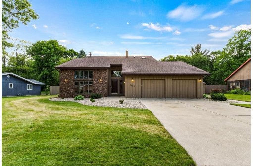 535 Oakridge Dr, Portage, WI 53901