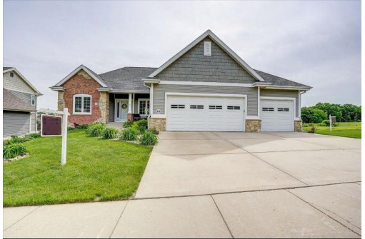 4 Savannah Pky, Deerfield, WI 53531